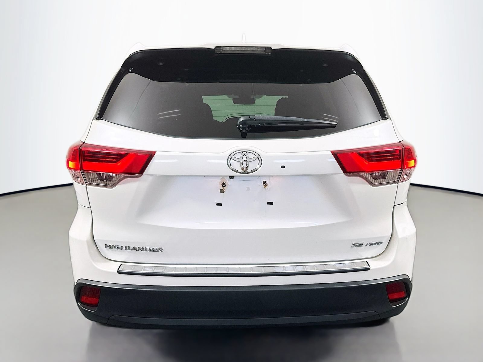 Used 2018 Toyota Highlander SE AWD/4WD image 6