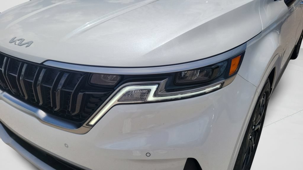 Used 2024 Kia Carnival EX FWD image 25