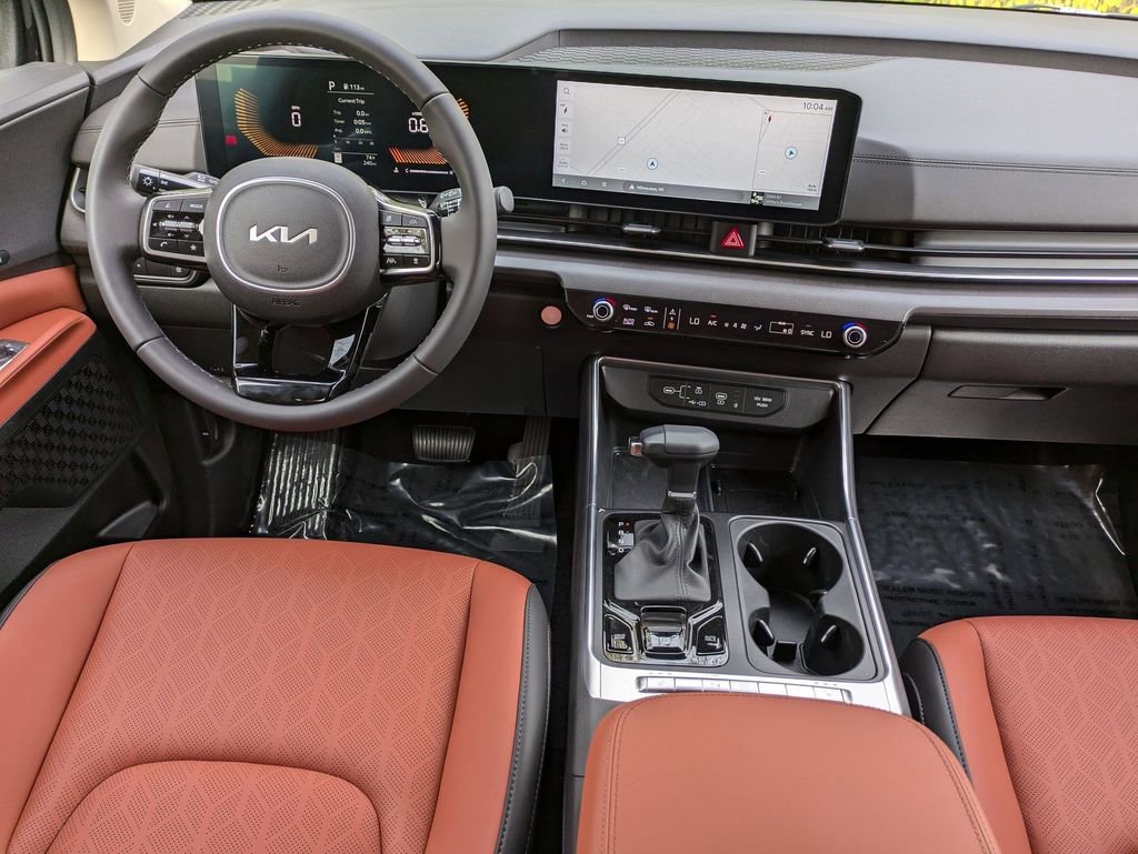 Used 2025 Kia Carnival EX image 21