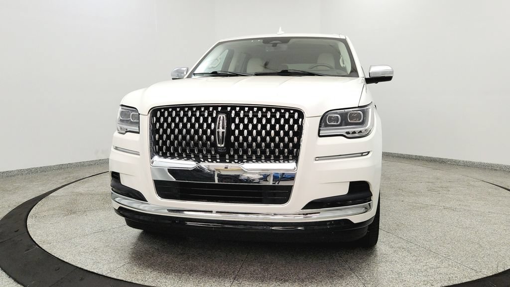 Used 2024 Lincoln Navigator Black Label AWD/4WD image 8