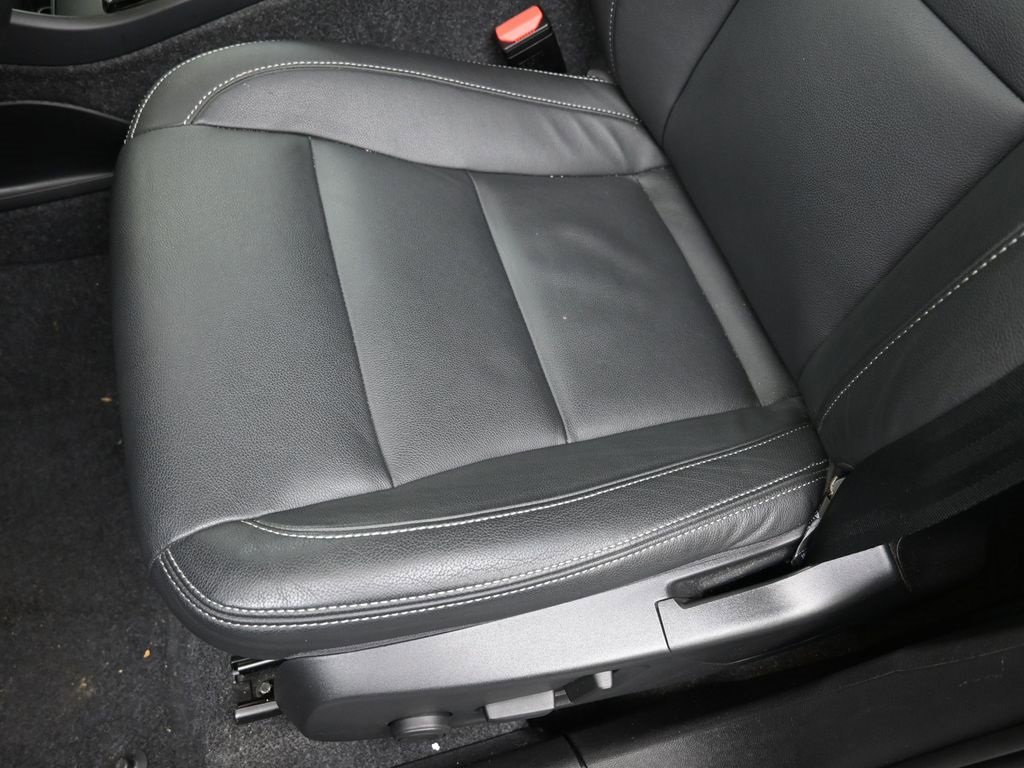 Certified 2025 Volvo XC40 B5 Core image 22