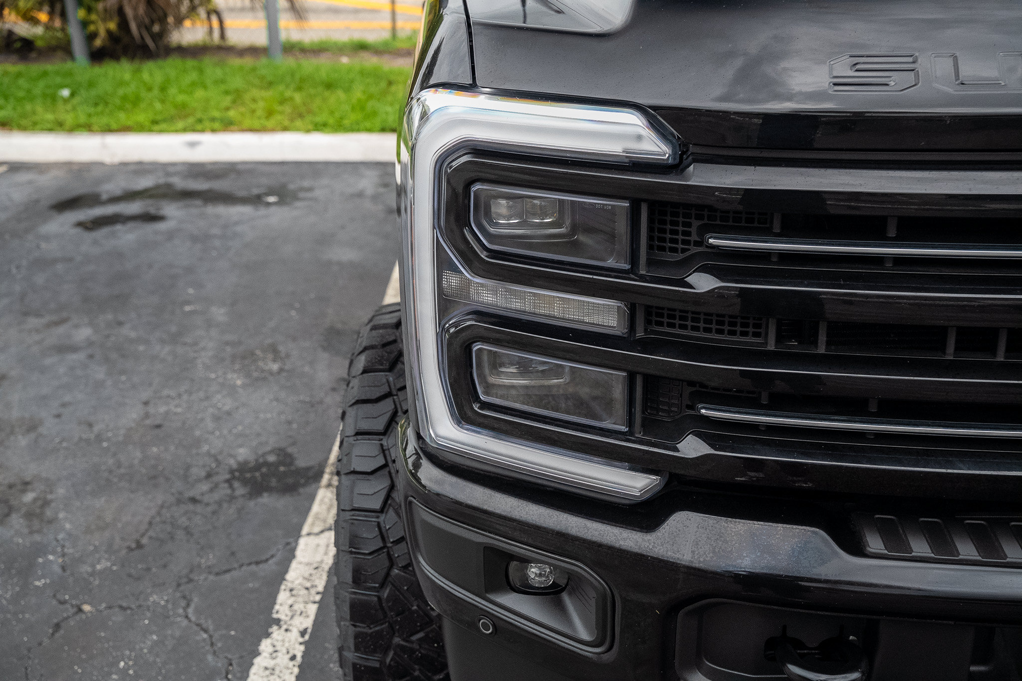 Used 2025 Ford F250 Platinum w/ FX4 Off-Road Package AWD/4WD image 8