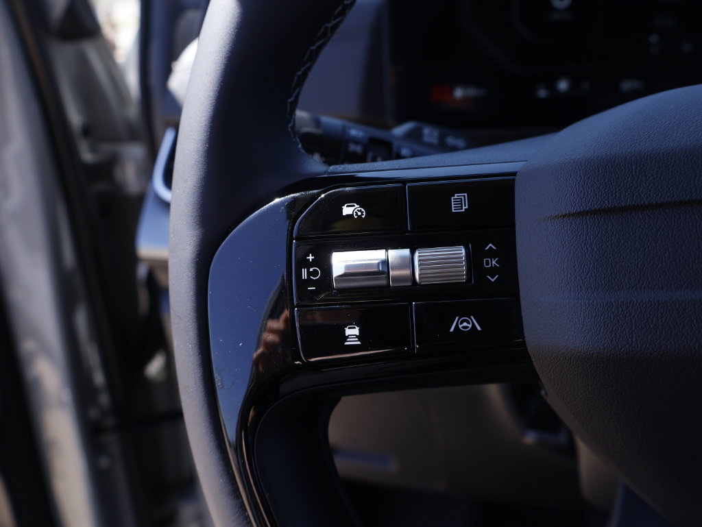 New 2027 Kia Carnival SX w/ Dark Edition Package FWD image 39