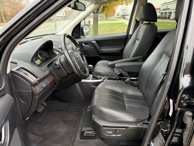 Used 2011 Land Rover LR2 HSE image 9