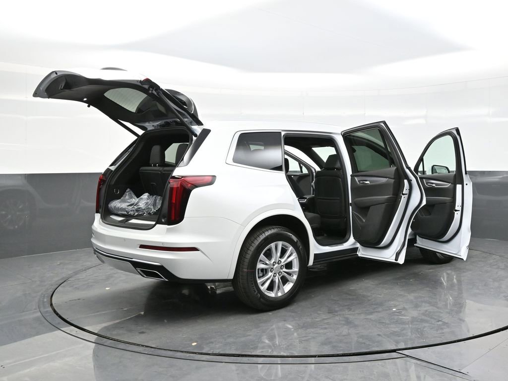 New 2025 Cadillac XT6 Luxury w/ LPO, Floor Liner Package AWD/4WD image 39