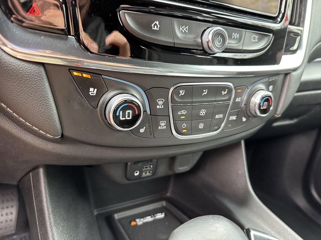 Used 2023 Chevrolet Traverse Premier FWD image 50