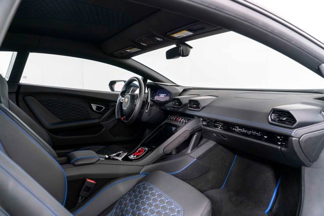 Used 2020 Lamborghini Huracan EVO image 23