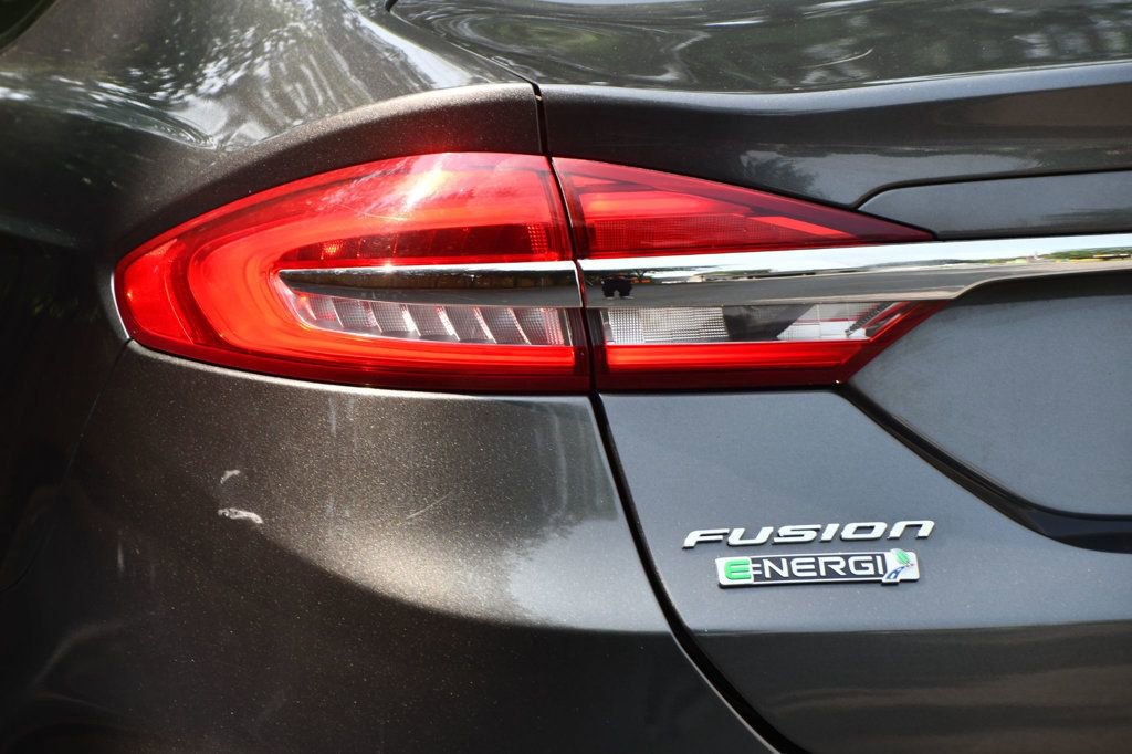 Used 2017 Ford Fusion Energi SE image 5
