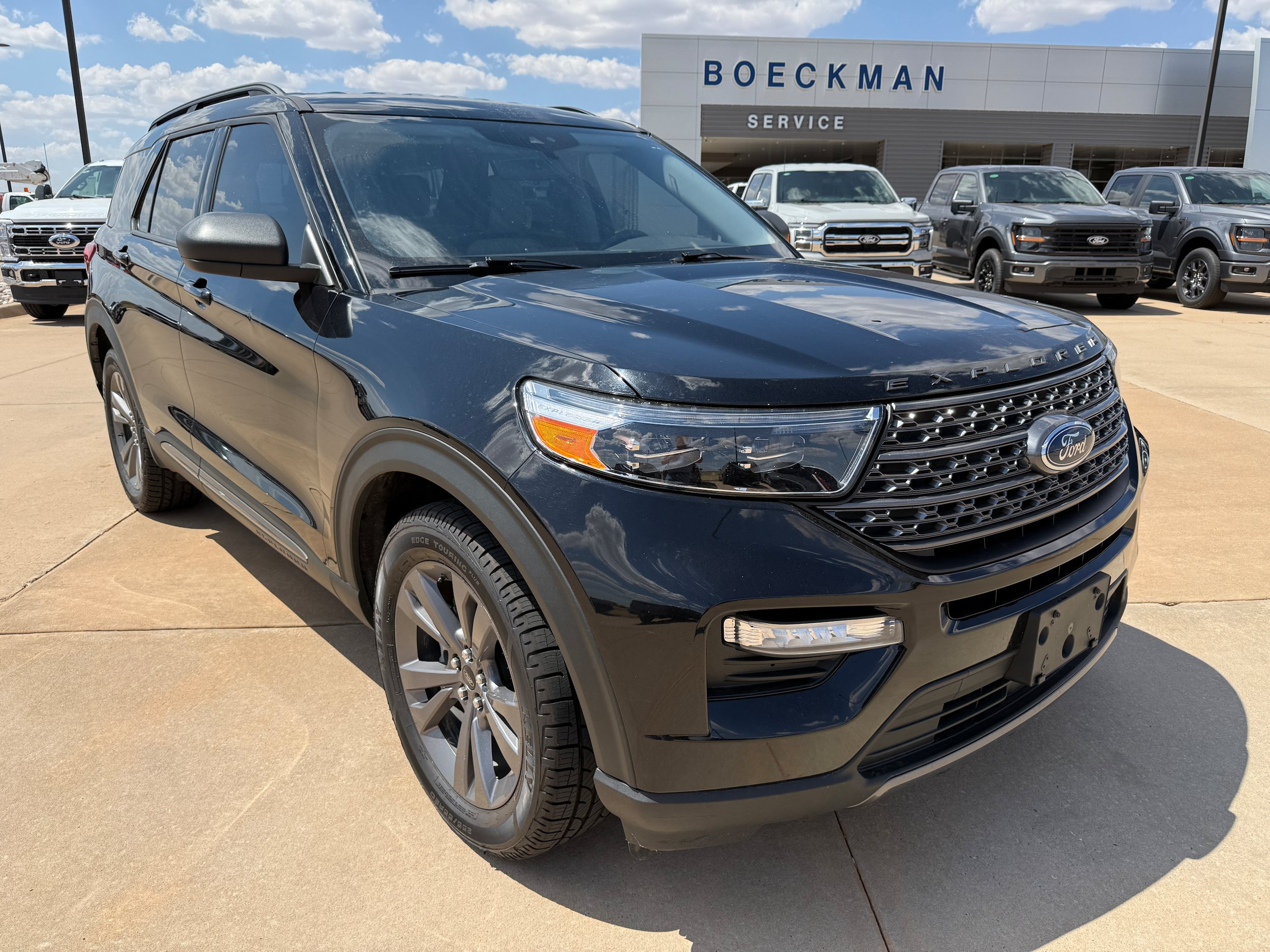 Used 2021 Ford Explorer XLT w/ Equipment Group 202A AWD/4WD image 1