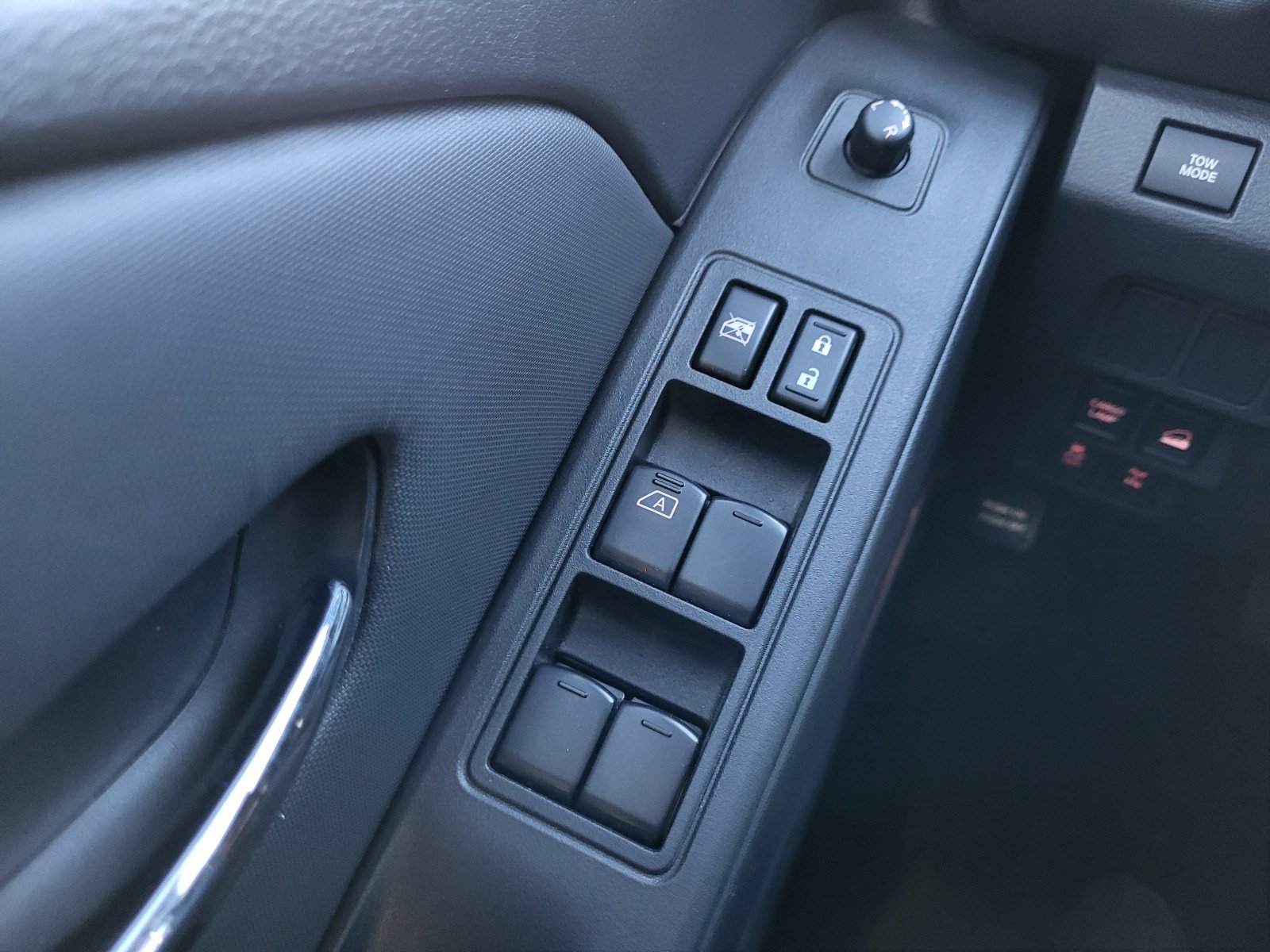 Used 2024 Nissan Frontier PRO-4X w/ Off-Road Protection Package image 13