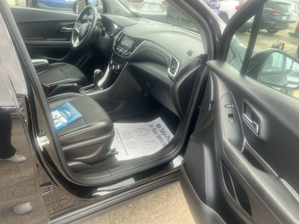 Used 2021 Chevrolet Trax LT w/ Redline Edition image 22