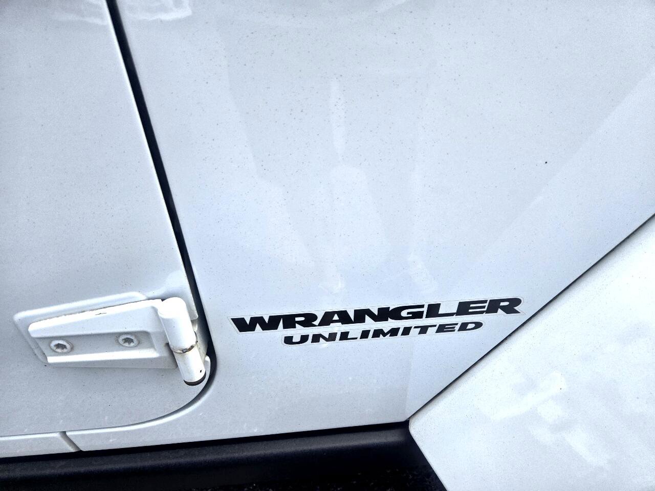 Used 2012 Jeep Wrangler Unlimited Rubicon w/ Connectivity Group image 6