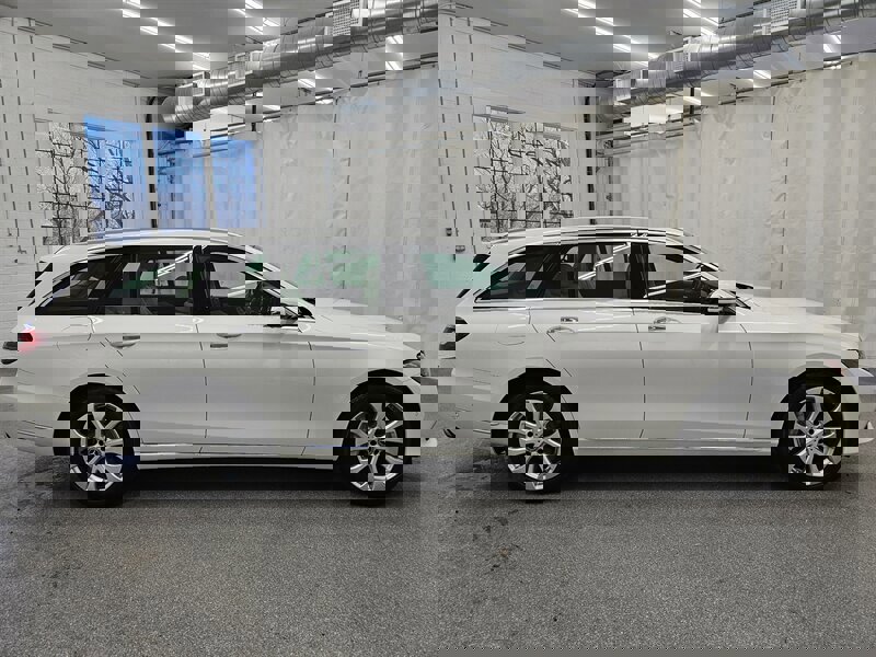 Used 2019 Mercedes-Benz E 450 4MATIC Wagon image 4