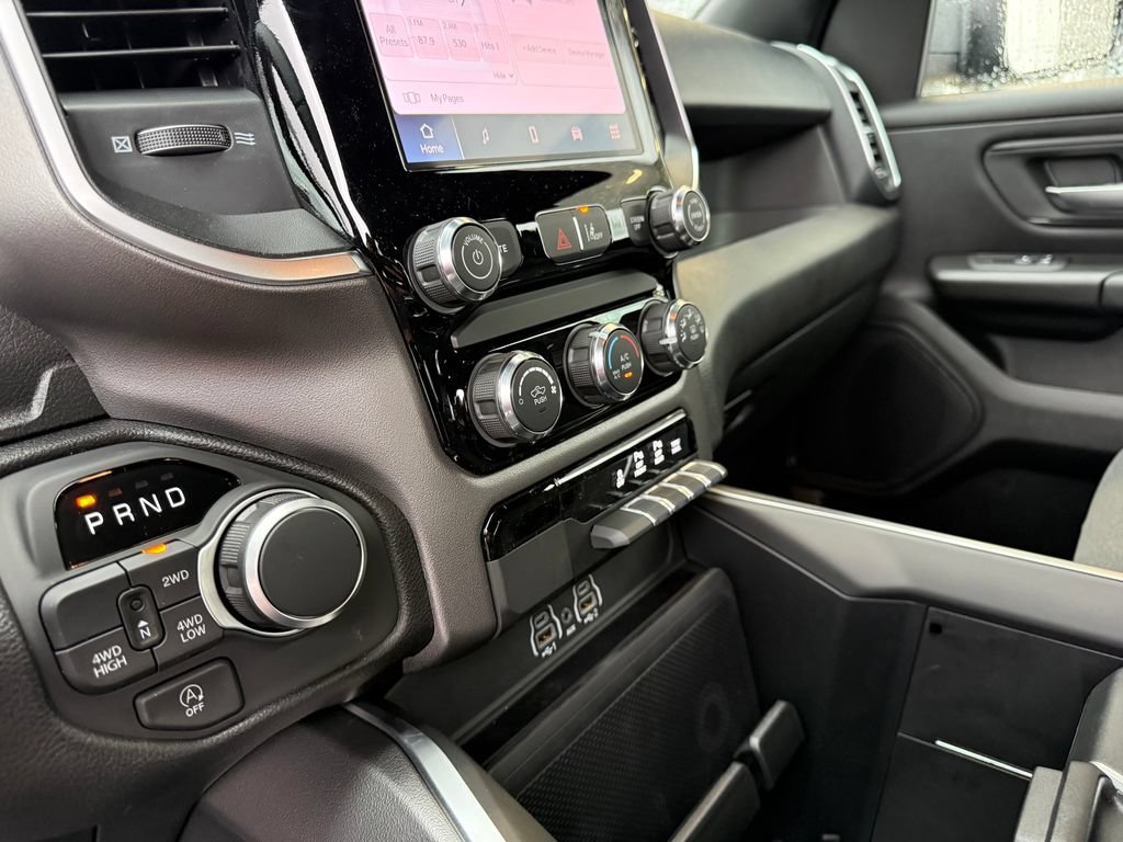 New 2026 RAM 1500 Express AWD/4WD image 19