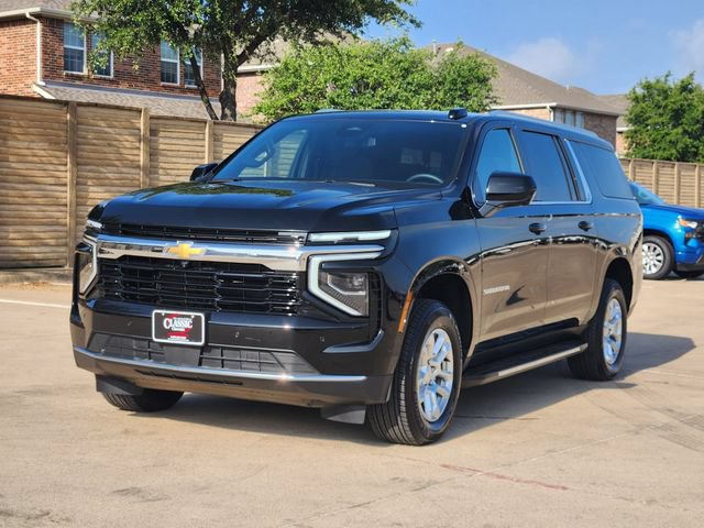 Used 2025 Chevrolet Suburban LS RWD image 11