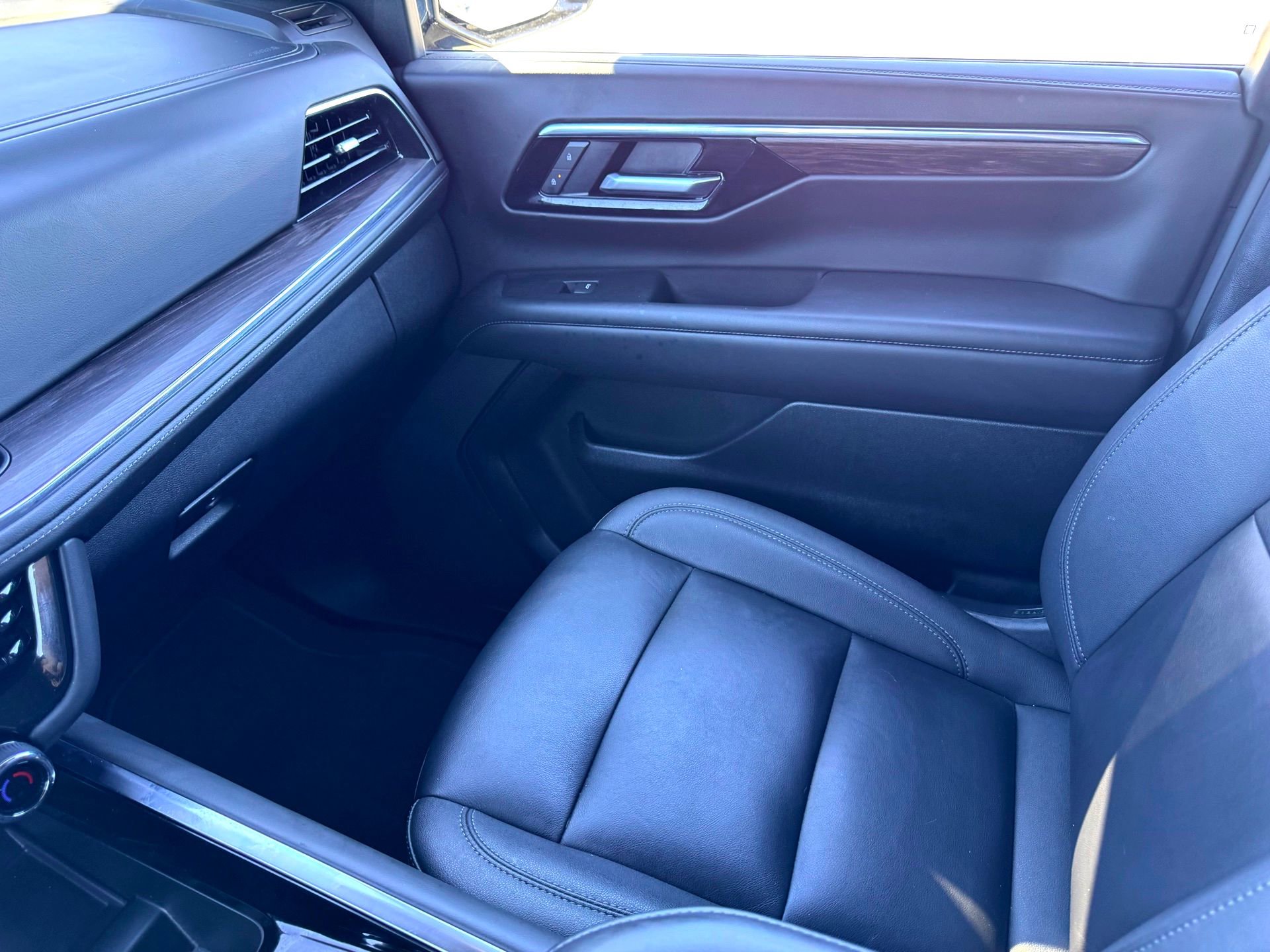 Used 2025 Chevrolet Tahoe Z71 image 33