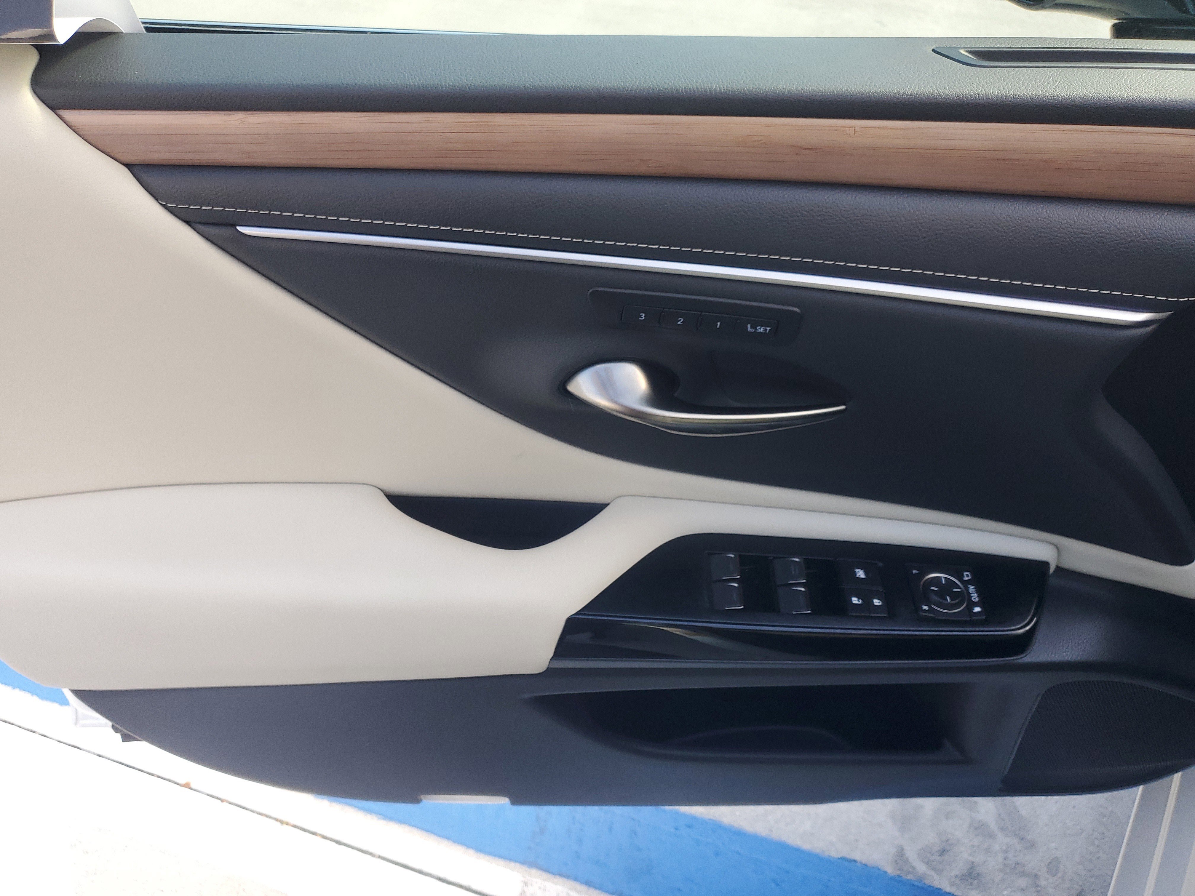 Certified 2025 Lexus ES 350 w/ Premium Package image 24