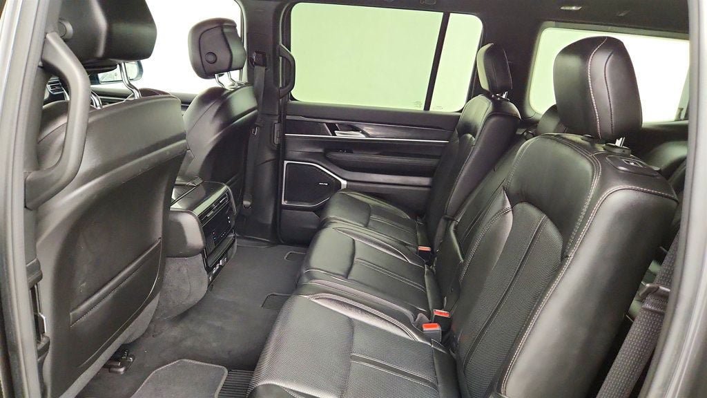 Used 2023 Jeep Wagoneer 4WD image 21