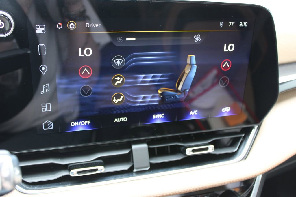 Used 2025 Chevrolet Equinox ACTIV w/ Safety and Technology Package image 55