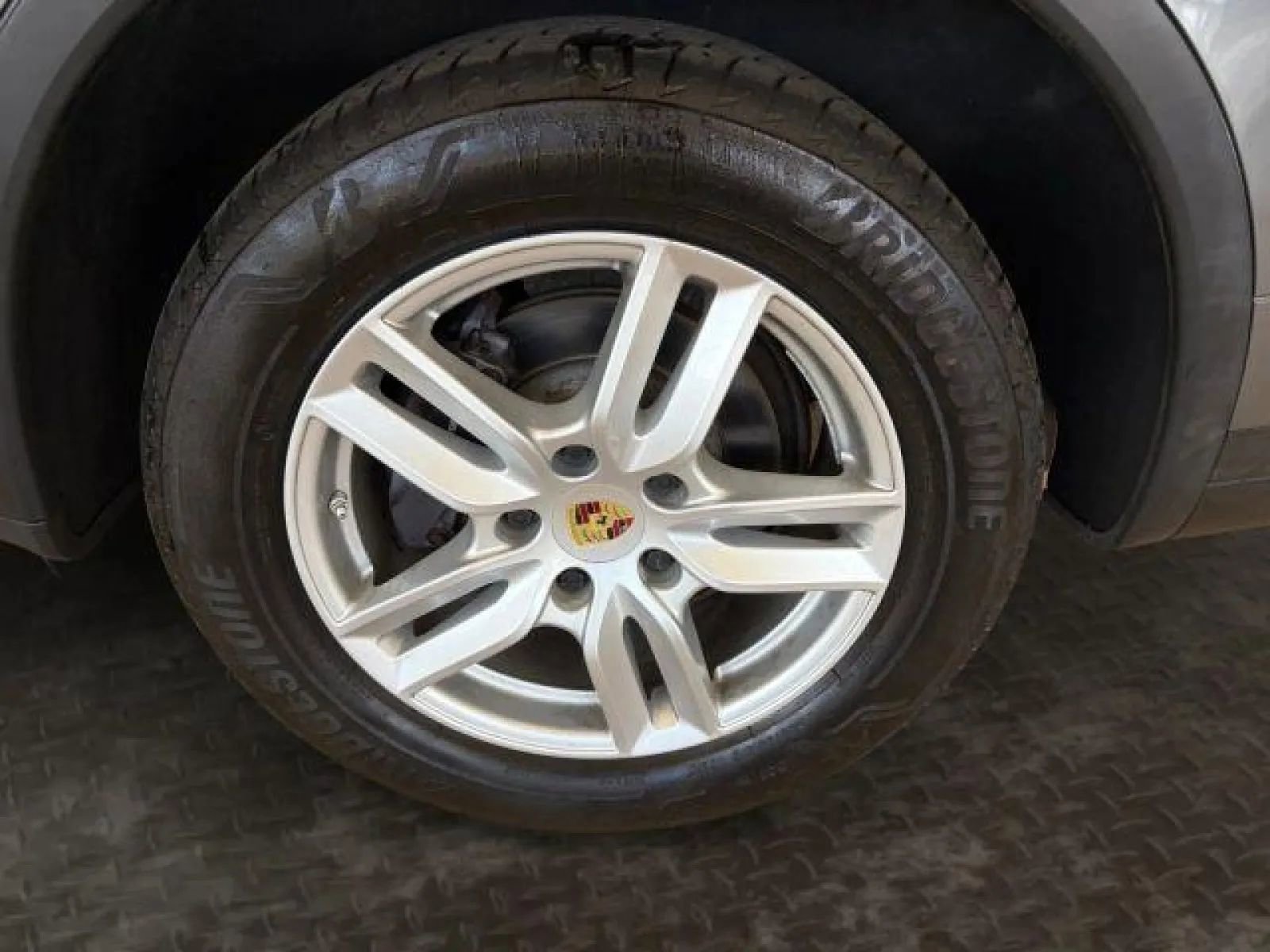 Used 2016 Porsche Cayenne w/ Premium Package Plus image 35