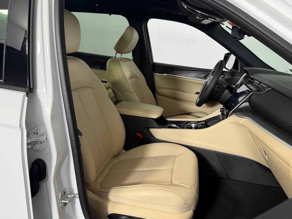 Certified 2025 Jeep Grand Cherokee L Limited w/ Luxury Tech Group II RWD image 34