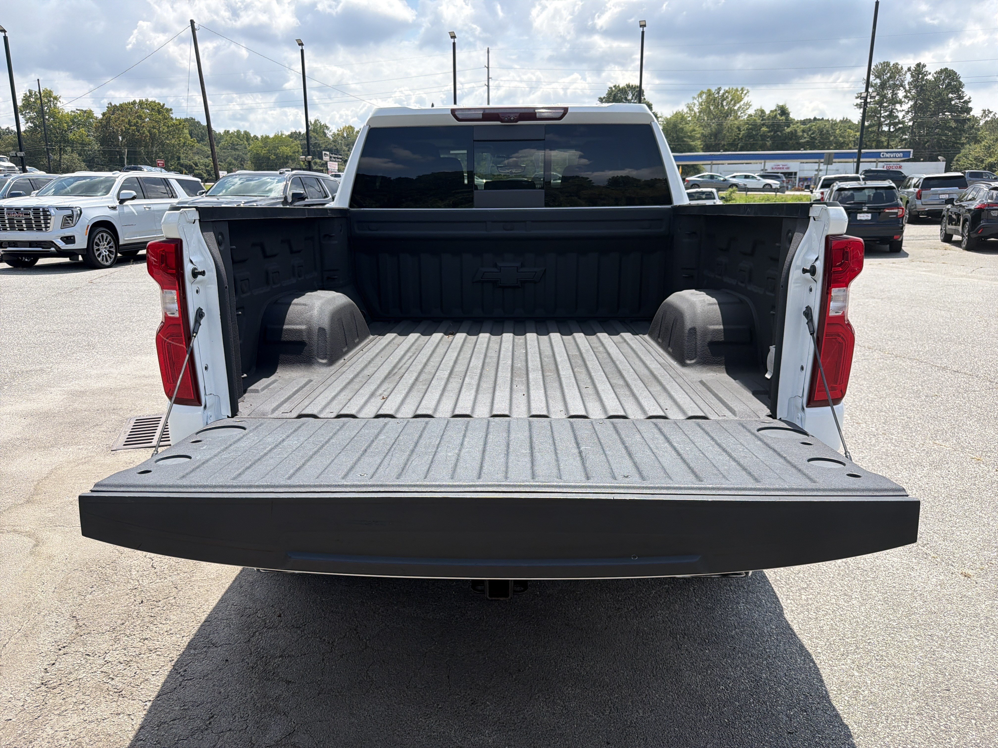 Used 2022 Chevrolet Silverado 1500 LTZ w/ LTZ Premium Package AWD/4WD image 19
