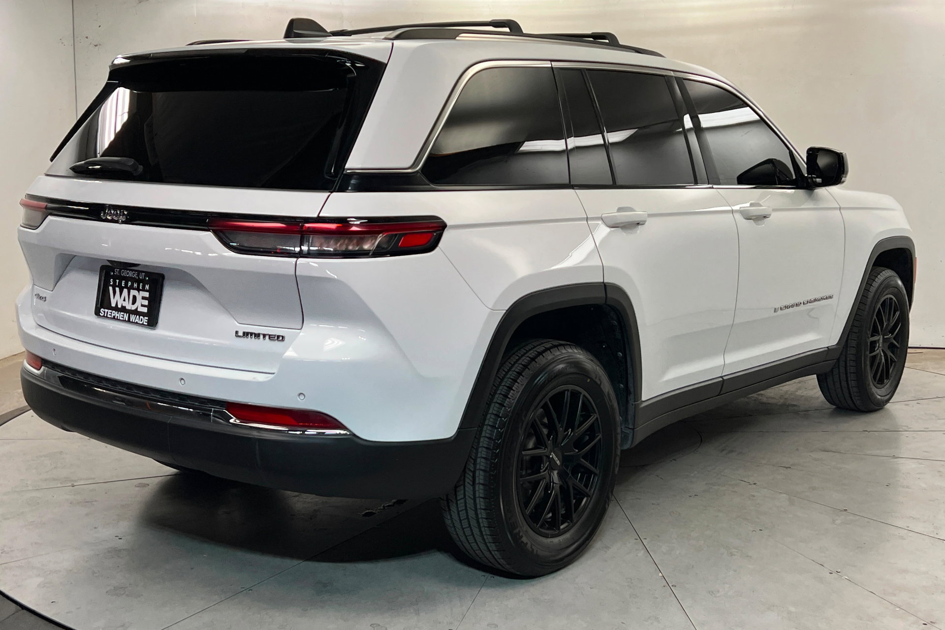 Used 2022 Jeep Grand Cherokee Limited AWD/4WD image 6