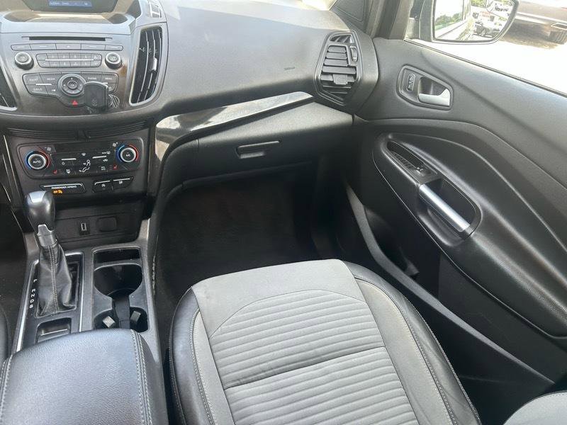 Used 2018 Ford Escape SE w/ SE Sport Appearance Package image 13