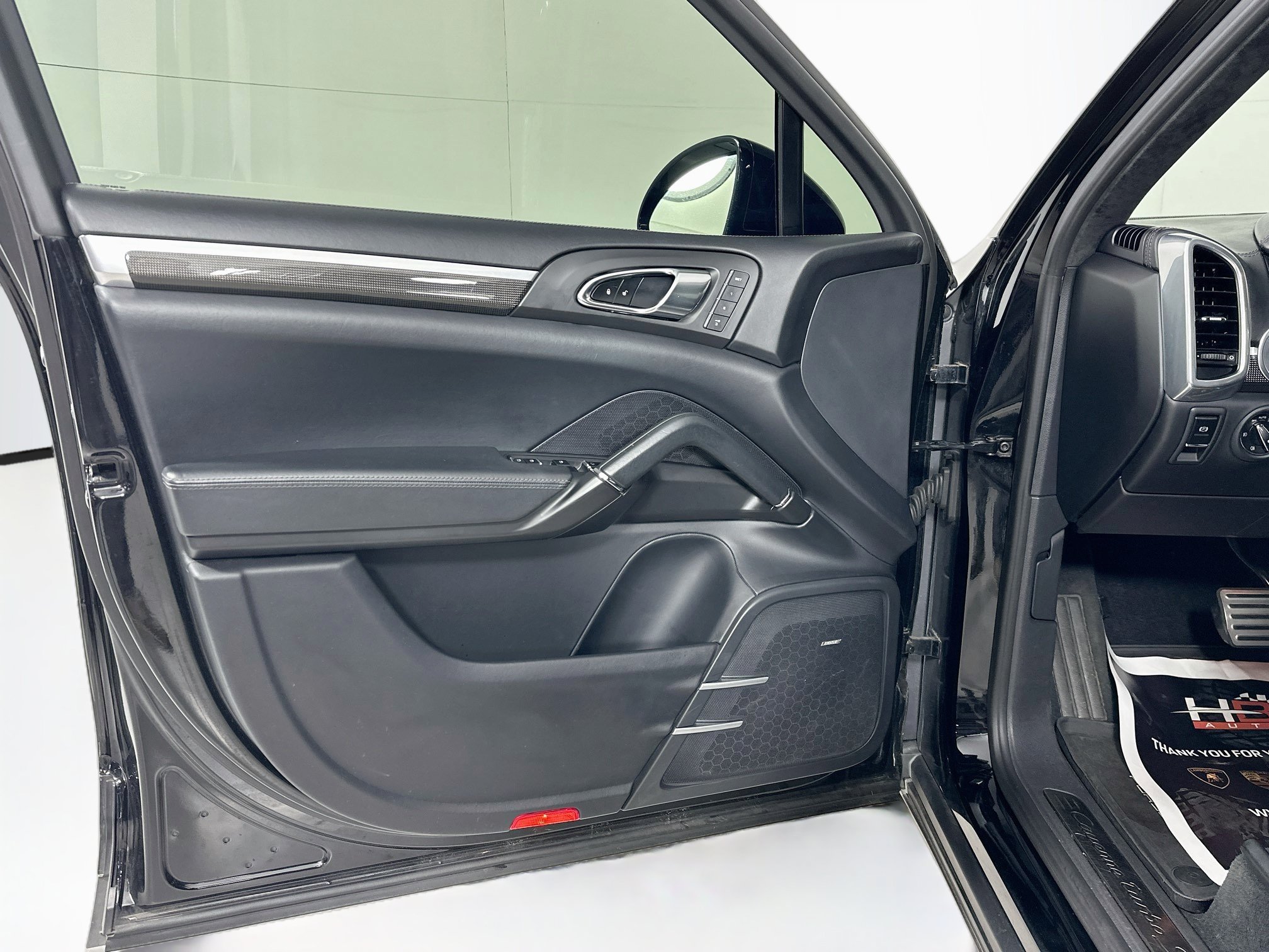 Used 2014 Porsche Cayenne Turbo S AWD/4WD image 14