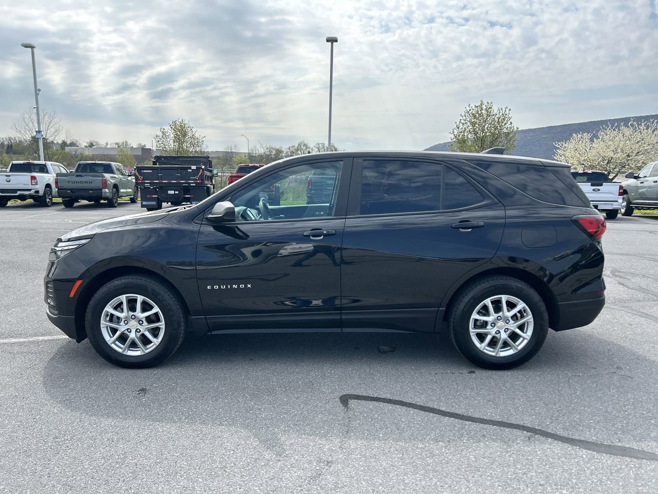 Used 2023 Chevrolet Equinox LS w/ LS Convenience Package AWD/4WD image 4
