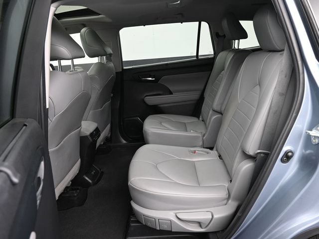 Used 2021 Toyota Highlander XLE FWD image 26