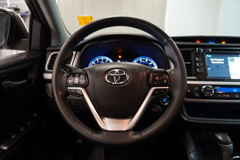 Used 2018 Toyota Highlander SE image 19