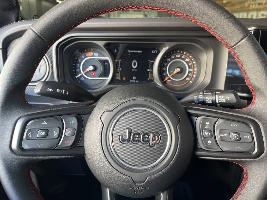 Used 2024 Jeep Wrangler Unlimited Rubicon image 35
