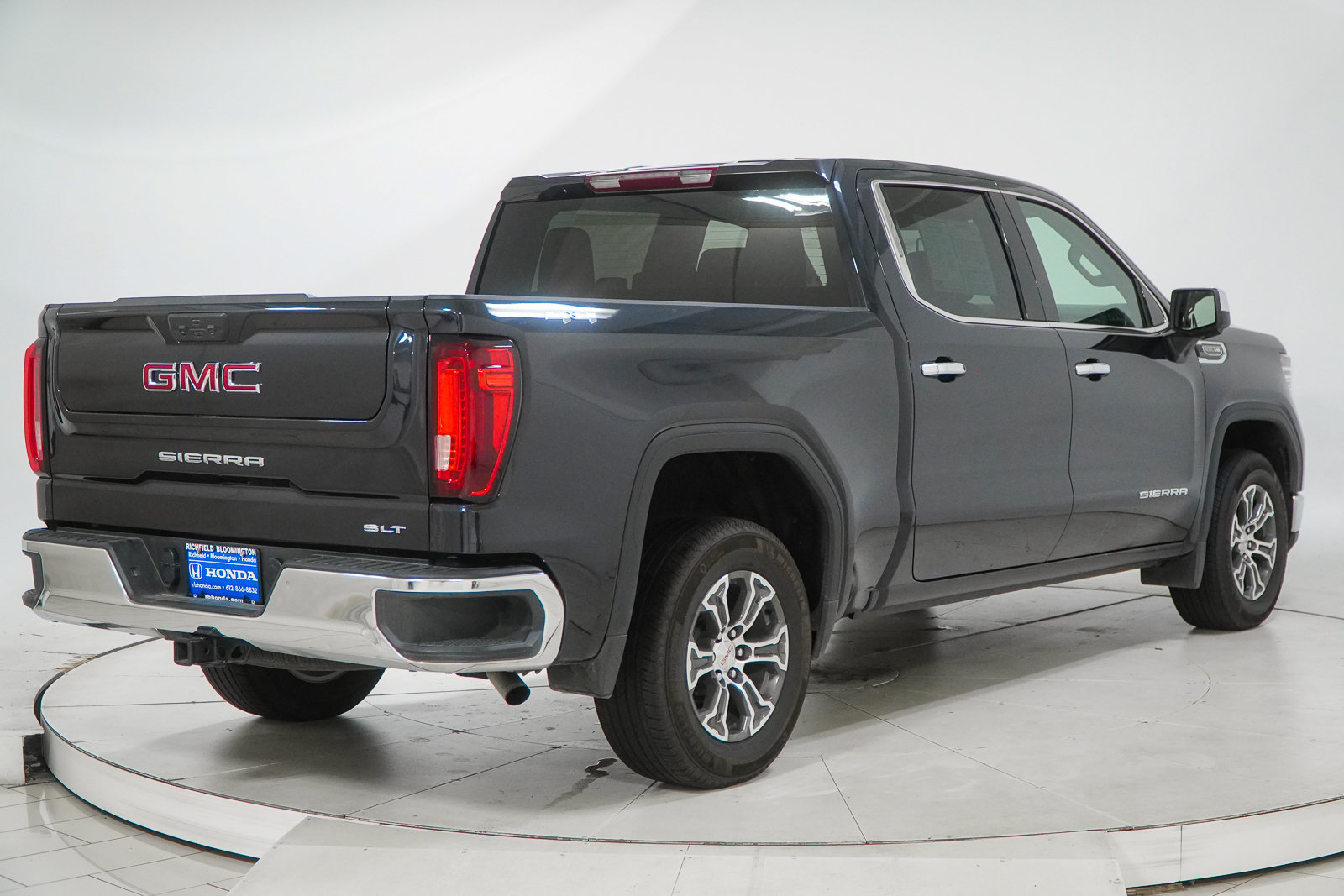 Used 2026 GMC Sierra 1500 SLT AWD/4WD image 10