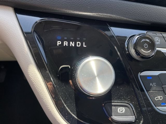 Used 2023 Chrysler Pacifica Touring-L FWD image 15