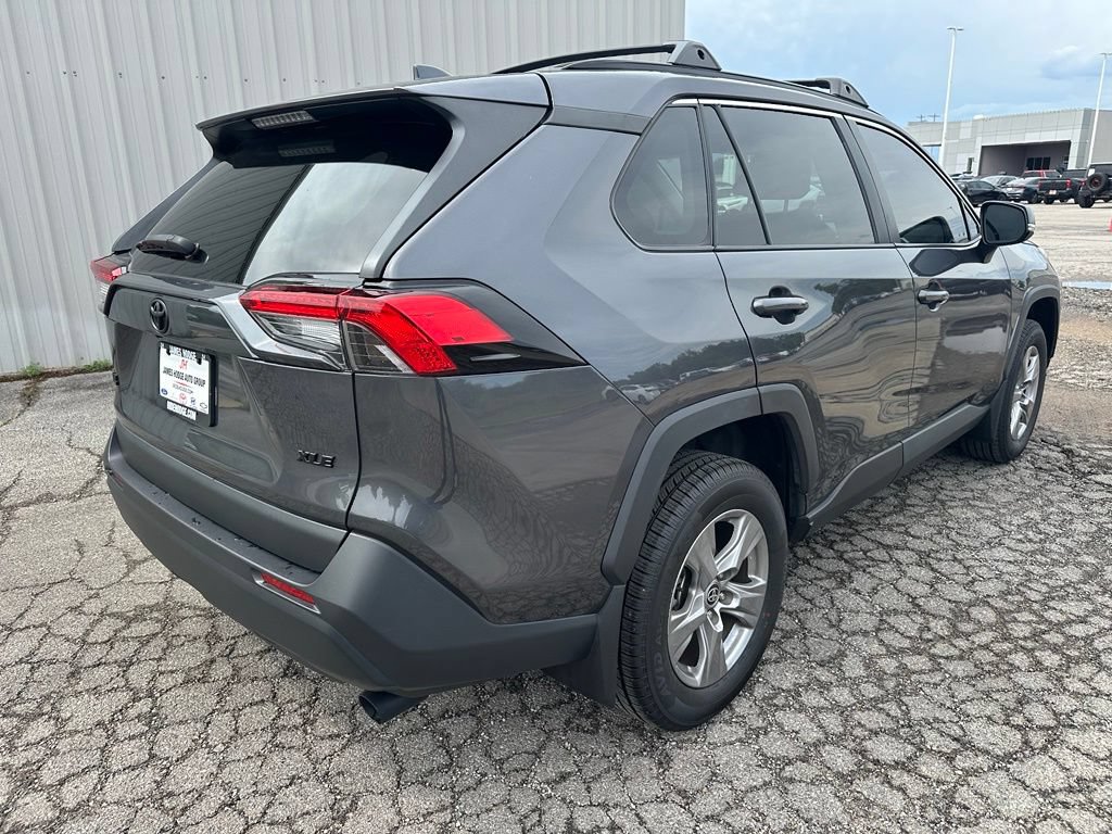 Used 2024 Toyota RAV4 XLE w/ Convenience Package FWD image 5