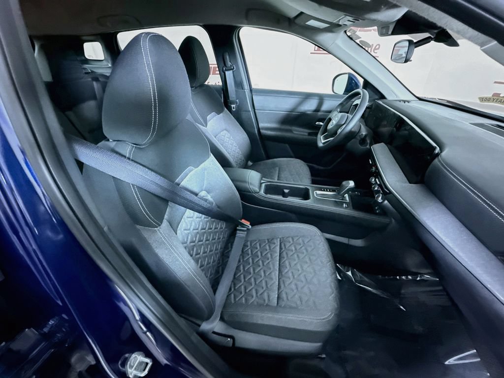 Certified 2025 Nissan Kicks SV AWD/4WD image 29
