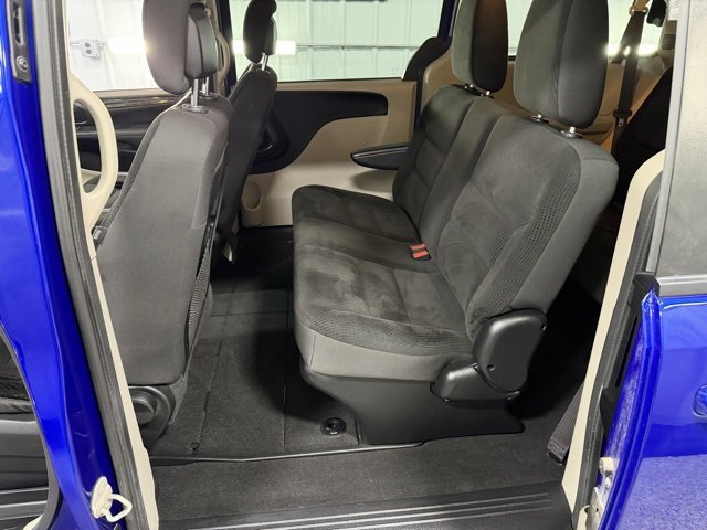 Used 2018 Dodge Grand Caravan SE w/ UConnect Hands-Free Group image 11