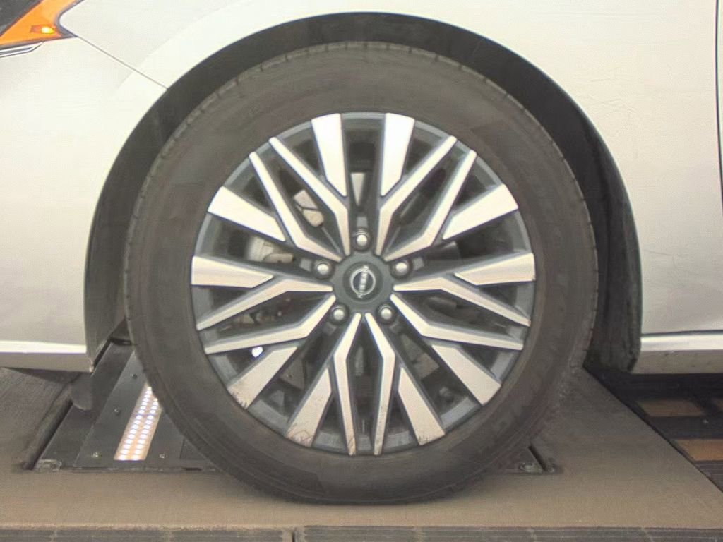 Used 2024 Nissan Altima 2.5 SV image 10
