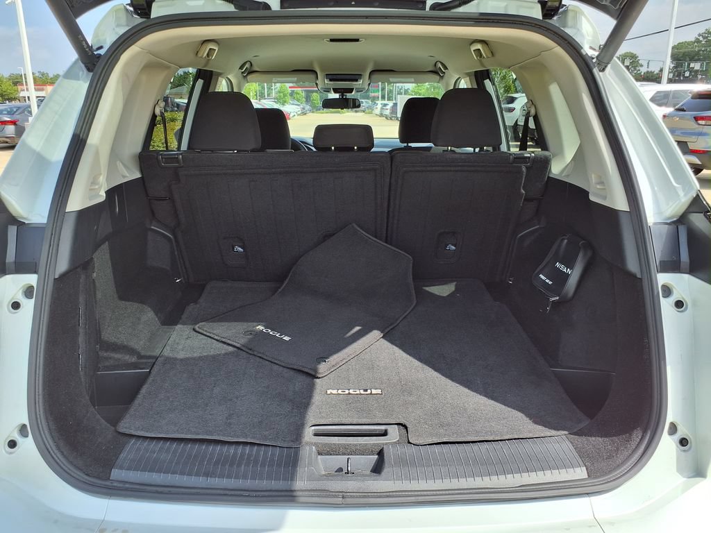 Used 2024 Nissan Rogue SV FWD image 12