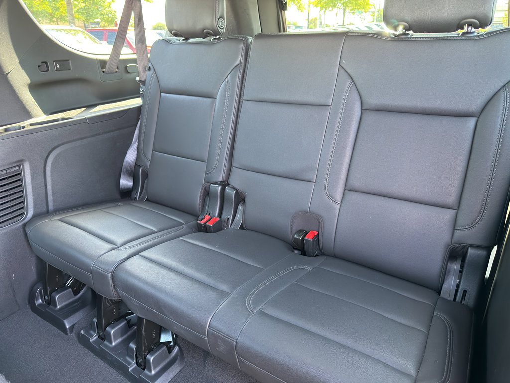 Used 2024 Chevrolet Suburban LT image 24