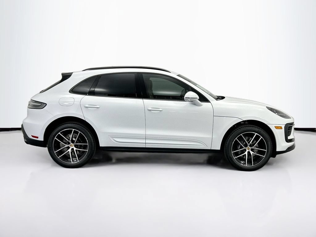 Used 2026 Porsche Macan AWD/4WD image 8