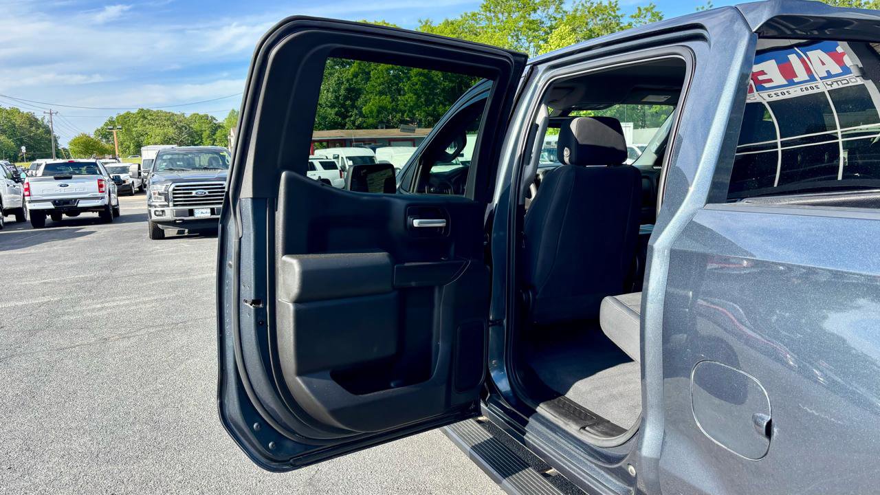 Used 2019 Chevrolet Silverado 1500 Custom w/ Custom Value Package AWD/4WD image 16