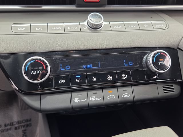 Used 2024 Hyundai Elantra SEL FWD image 24