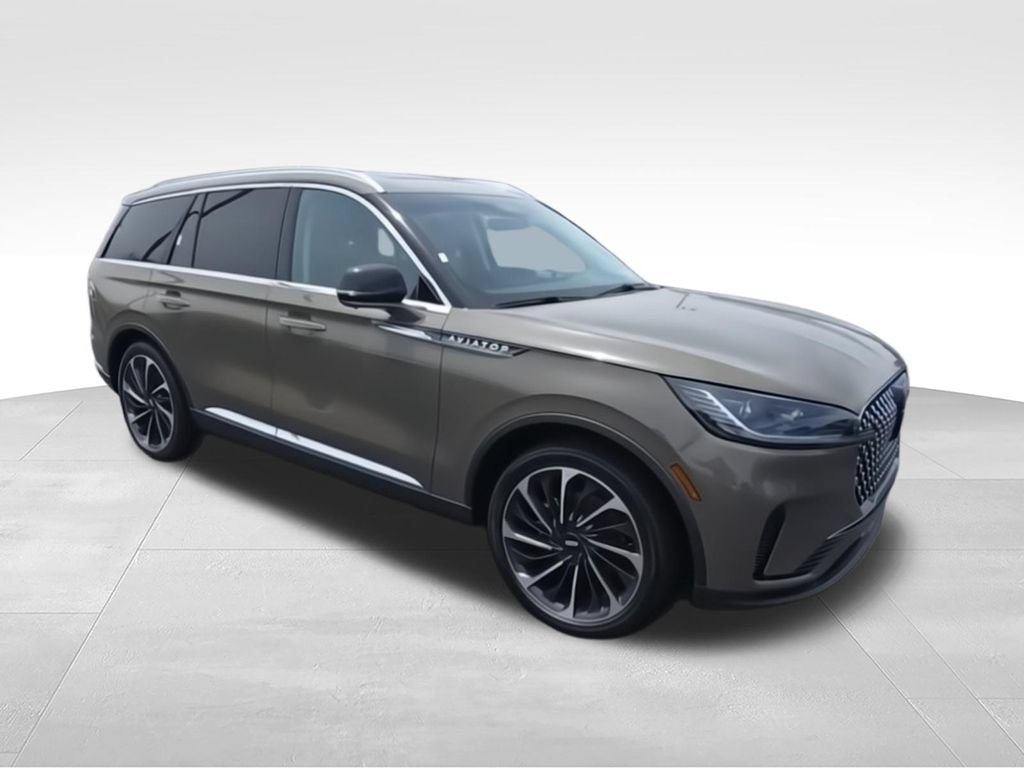 Used 2025 Lincoln Aviator Reserve w/ Equipment Group 201A AWD/4WD image 2
