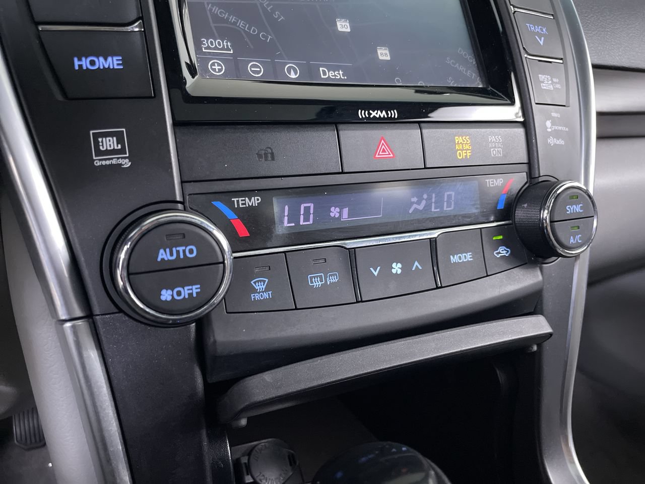 Used 2017 Toyota Camry XLE w/ Moonroof Package FWD image 17