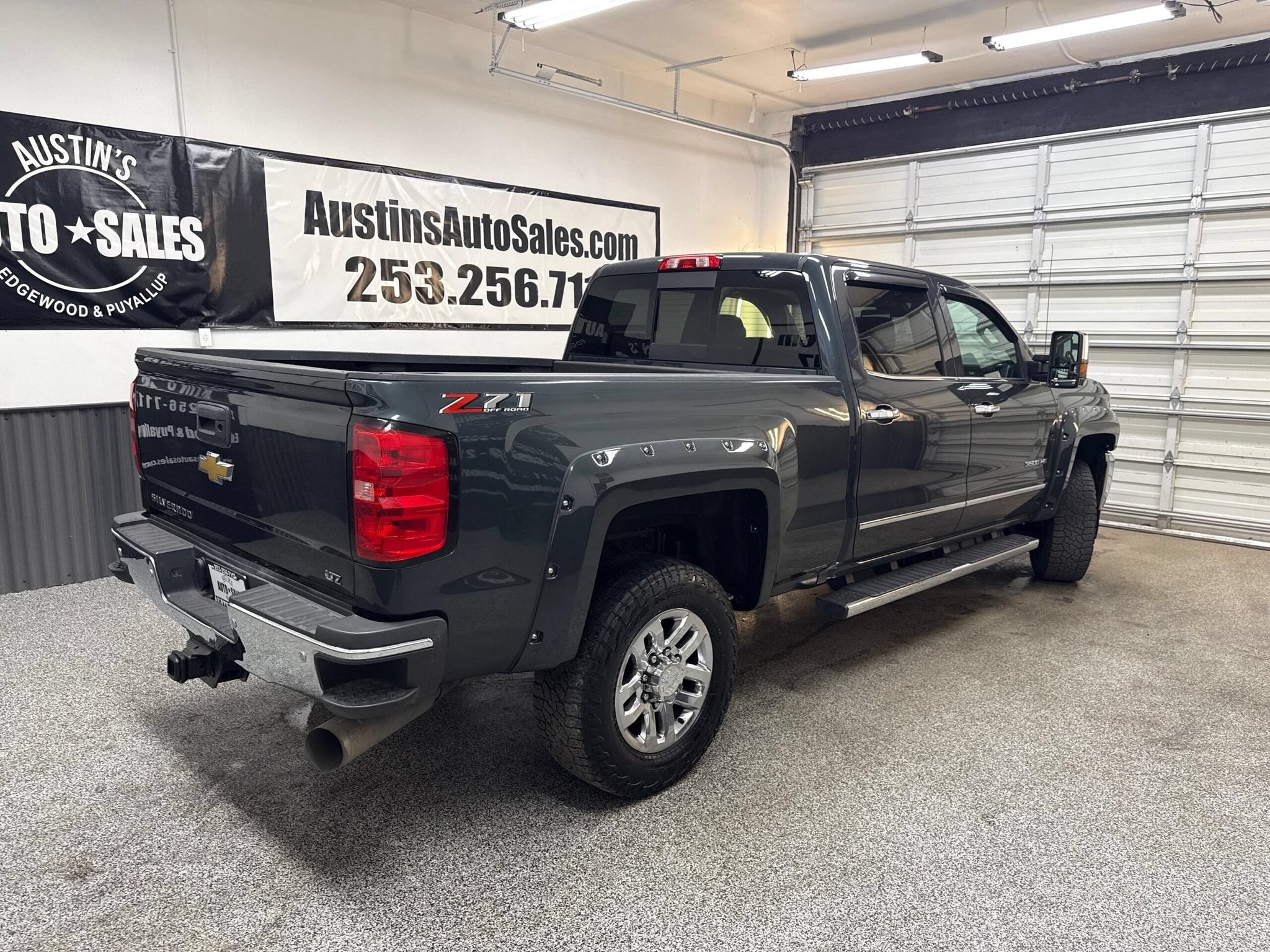 Used 2018 Chevrolet Silverado 3500 LTZ AWD/4WD image 3