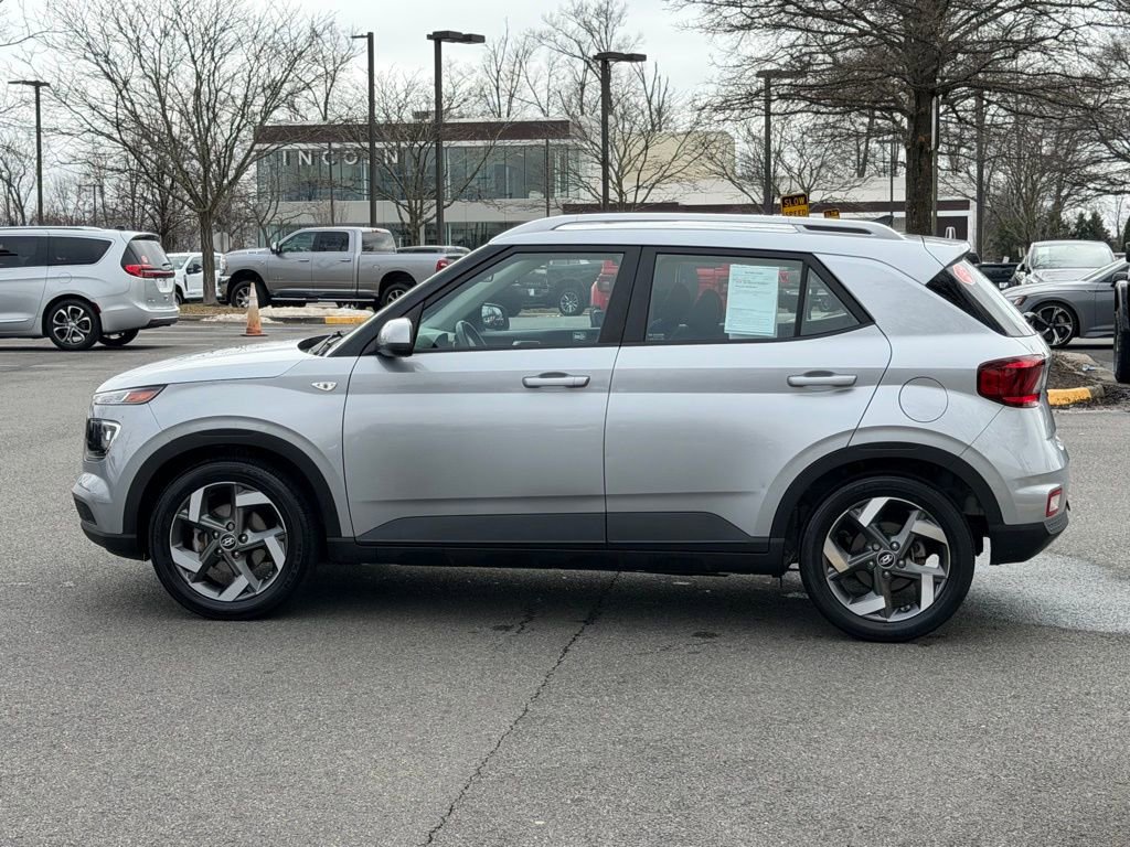 Used 2021 Hyundai Venue SEL w/ Cargo Package image 10