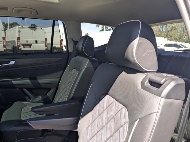 Used 2024 Volkswagen Atlas SEL Premium R-Line image 17