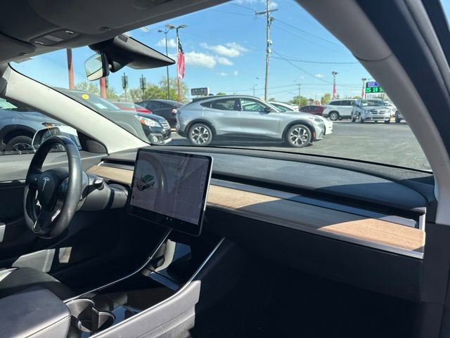 Used 2018 Tesla Model 3 Long Range RWD image 19